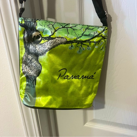 Handbags - Panama 🇵🇦 souvenir zipper closure shoulder bag with sloth adjustable straps